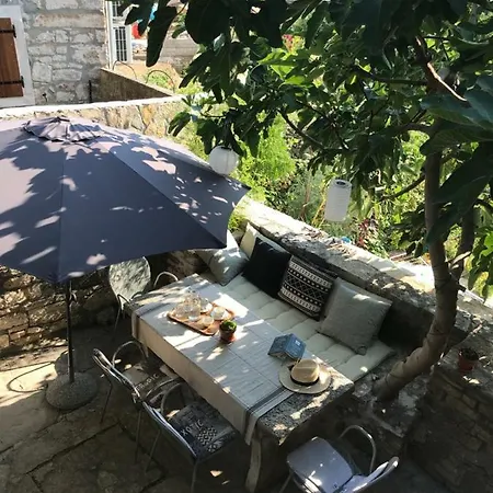 Fig Tree House * Bale